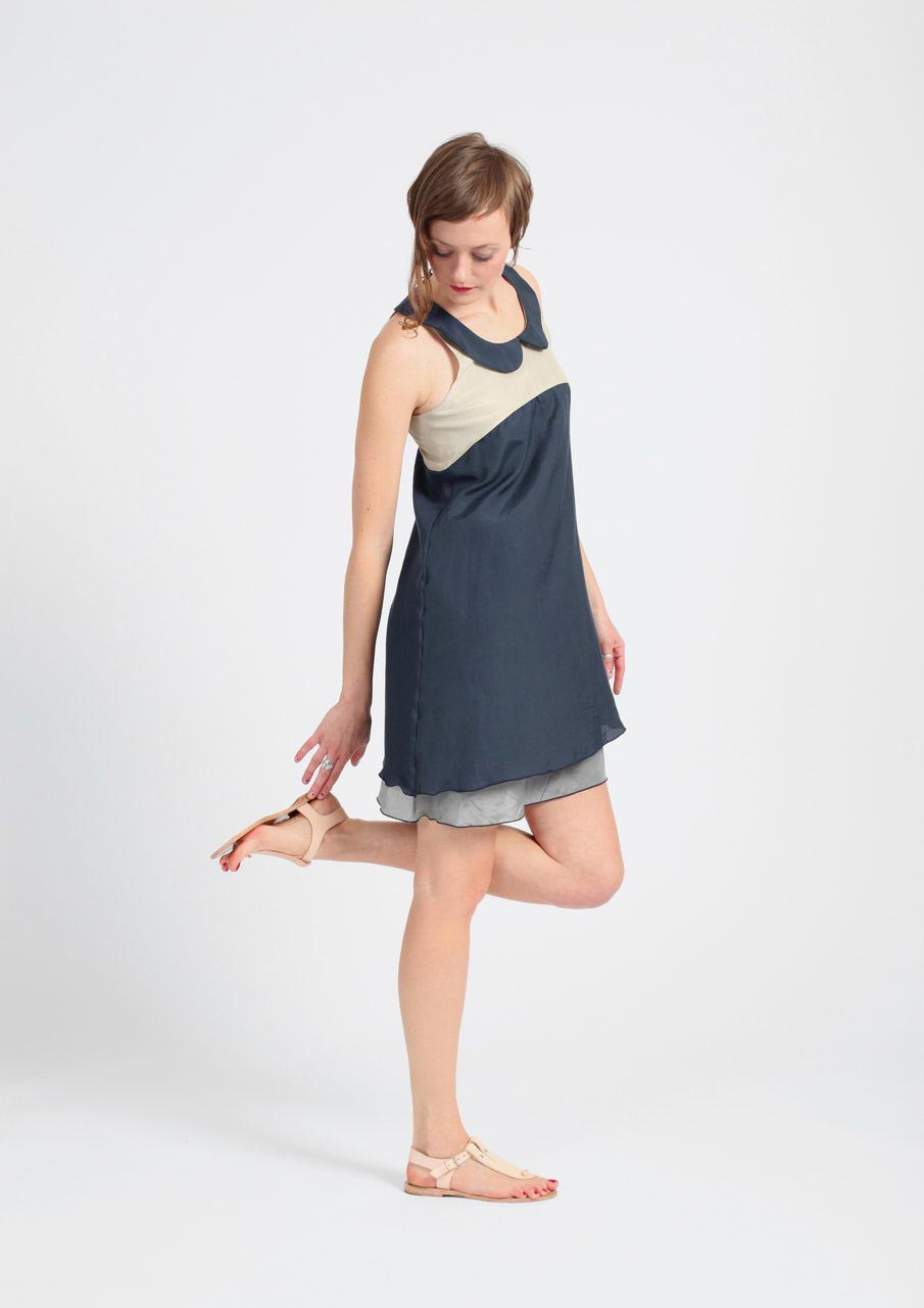 MADEVA collection printemps ete 2012 robe trapeze col claudine sans manches deux volants bleu marine claudine