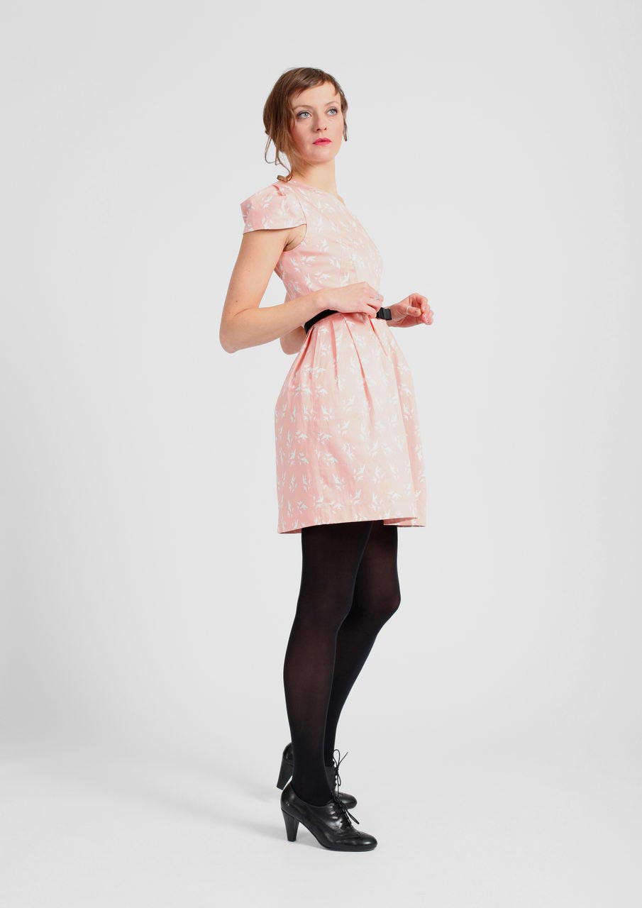 MADEVA collection printemps ete 2012 robe cintree asymetrique une epaule/decoupee taille jupe plis plats poches invisibles rose clair sibylle